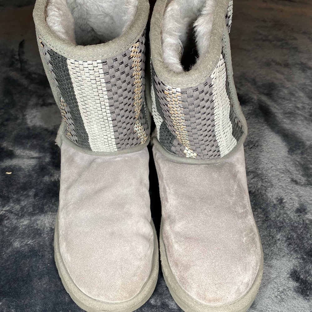UGGS